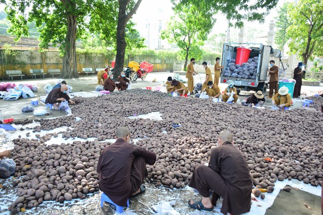 Continuing to support people in need in the Covid-19 pandemic of Hoang Phap Pagoda (series 2)